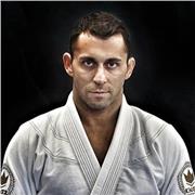 Maestro cintura nera di Jiu Jitsu e cintura nera di Judo, impartisce lezioni di Difesa Personale, Jiu Jitsu e Grappling
